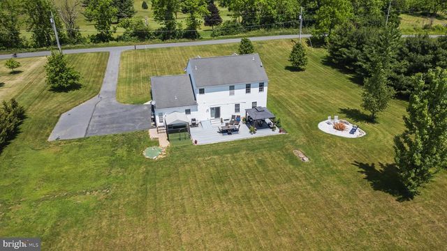 36 MINE RD, Fleetwood, PA 19522