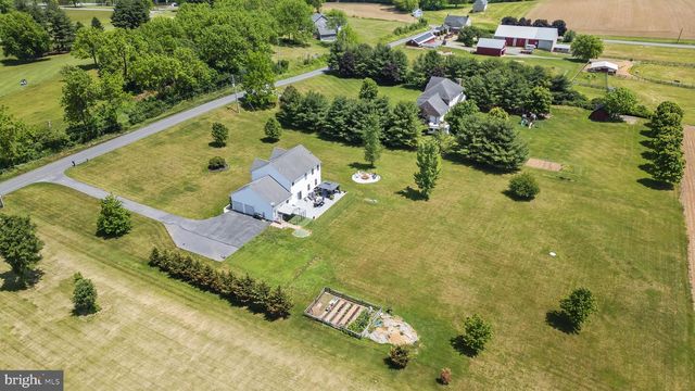 36 MINE RD, Fleetwood, PA 19522