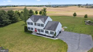 36 MINE RD, Fleetwood, PA 19522
