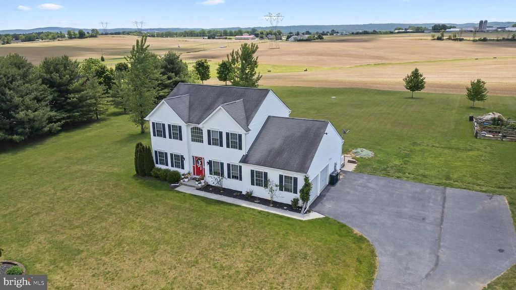 36 MINE RD, Fleetwood, PA 19522