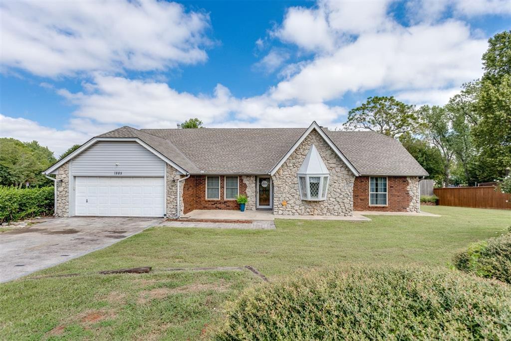 1885 E Sherwood Terrace, Mustang, OK 73064