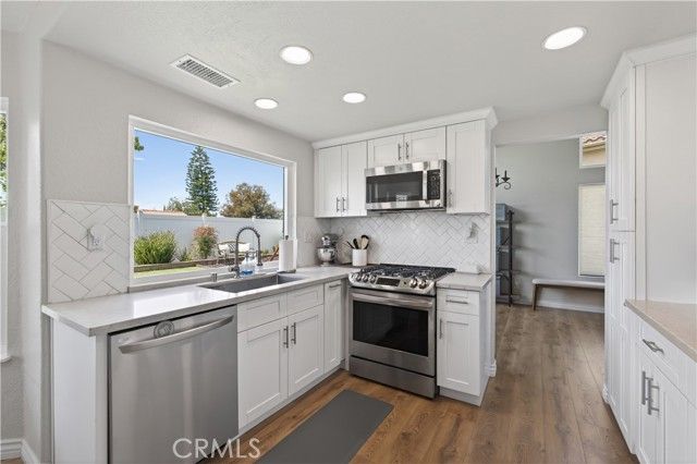 28743 Fox Tail, Highland, CA 92346