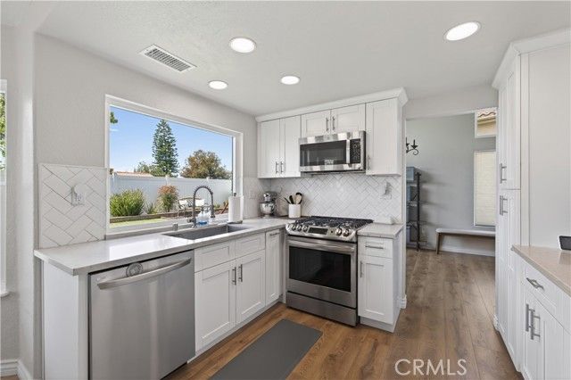 28743 Fox Tail, Highland, CA 92346