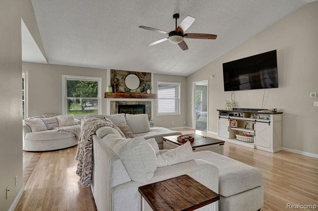 3334 E Freeland Road, Freeland, MI 48623