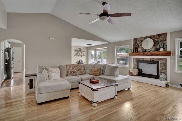 3334 E Freeland Road, Freeland, MI 48623