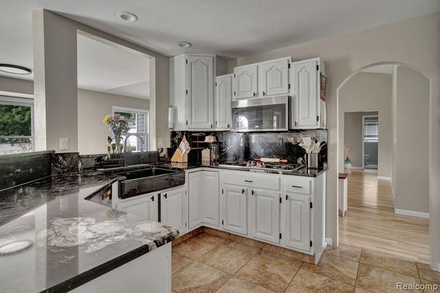 3334 E Freeland Road, Freeland, MI 48623