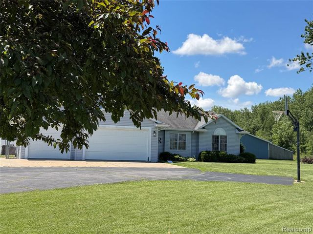 3334 E Freeland Road, Freeland, MI 48623