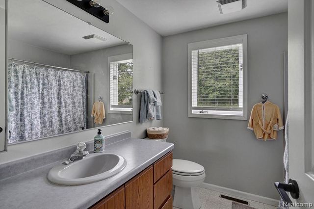3334 E Freeland Road, Freeland, MI 48623