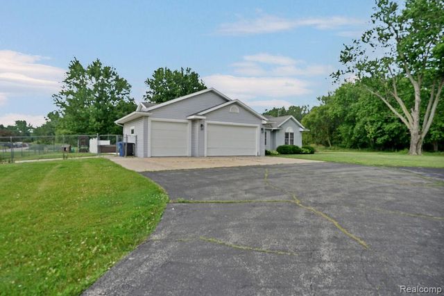 3334 E Freeland Road, Freeland, MI 48623