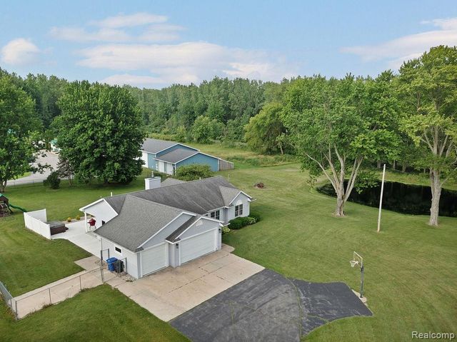 3334 E Freeland Road, Freeland, MI 48623