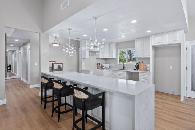 16564 Monreal Road, Madera, CA 93636