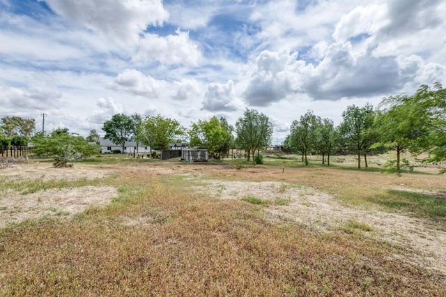 16564 Monreal Road, Madera, CA 93636