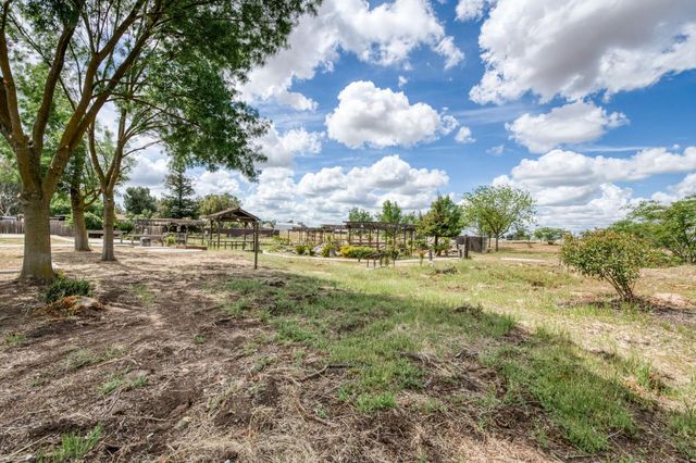 16564 Monreal Road, Madera, CA 93636