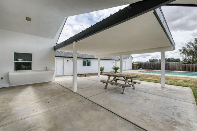 16564 Monreal Road, Madera, CA 93636