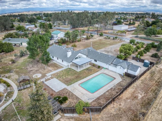 16564 Monreal Road, Madera, CA 93636