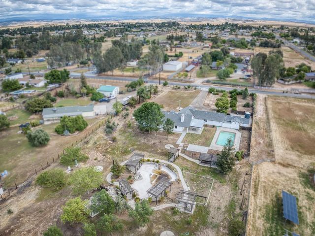 16564 Monreal Road, Madera, CA 93636