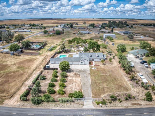 16564 Monreal Road, Madera, CA 93636