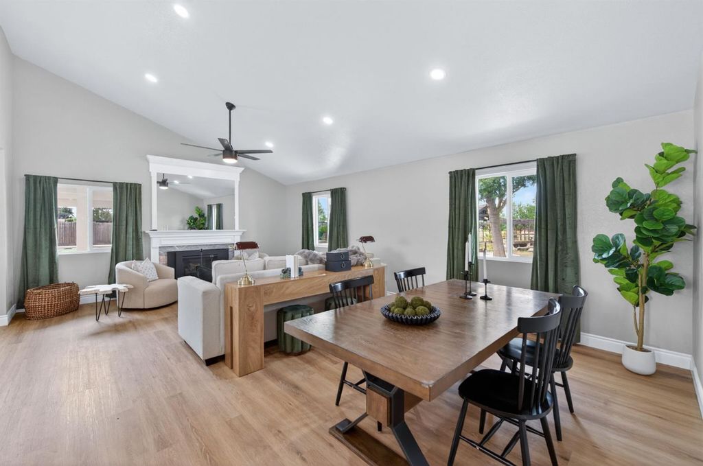 Image 10 of property listing at 16564 Monreal Road, Madera, CA 93636