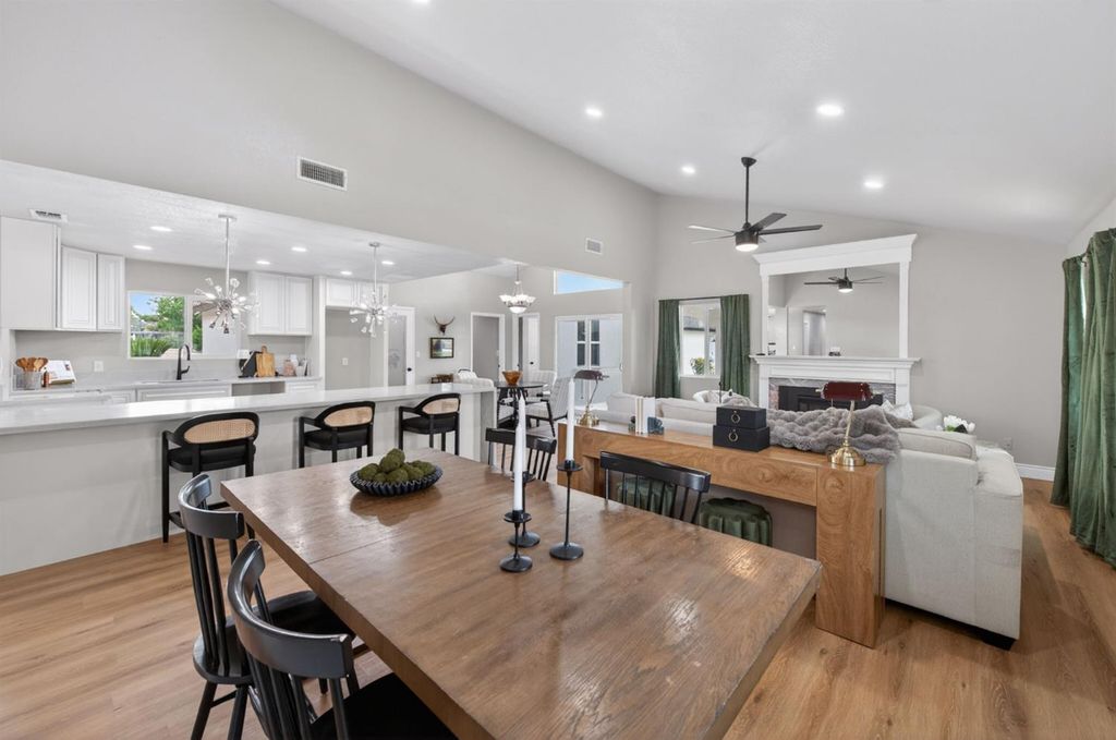 Image 12 of property listing at 16564 Monreal Road, Madera, CA 93636