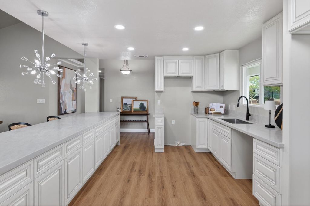 Image 16 of property listing at 16564 Monreal Road, Madera, CA 93636