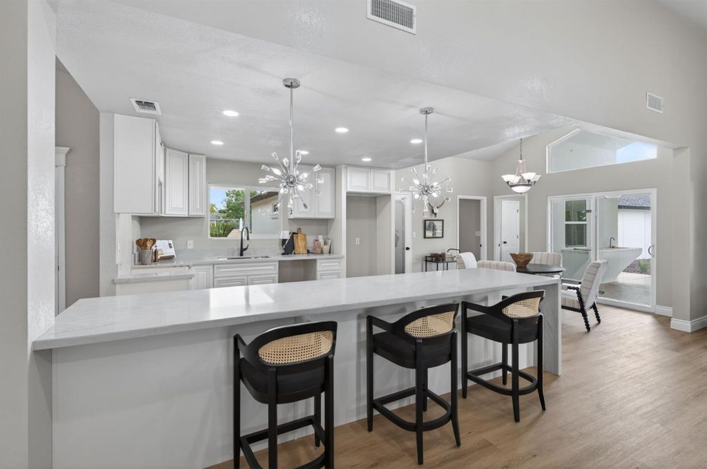 Image 17 of property listing at 16564 Monreal Road, Madera, CA 93636