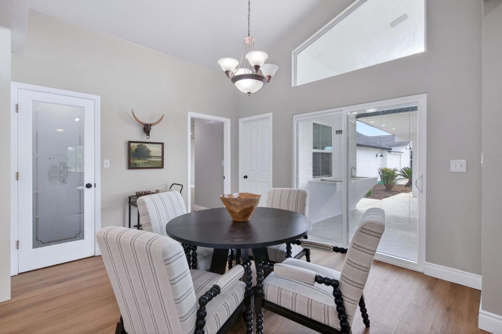 Image 19 of property listing at 16564 Monreal Road, Madera, CA 93636