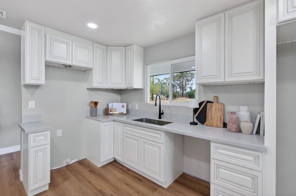 Image 20 of property listing at 16564 Monreal Road, Madera, CA 93636