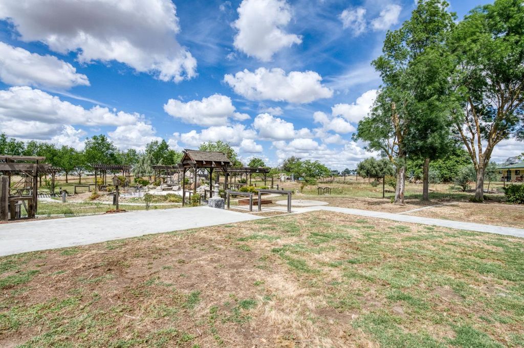 Image 27 of property listing at 16564 Monreal Road, Madera, CA 93636