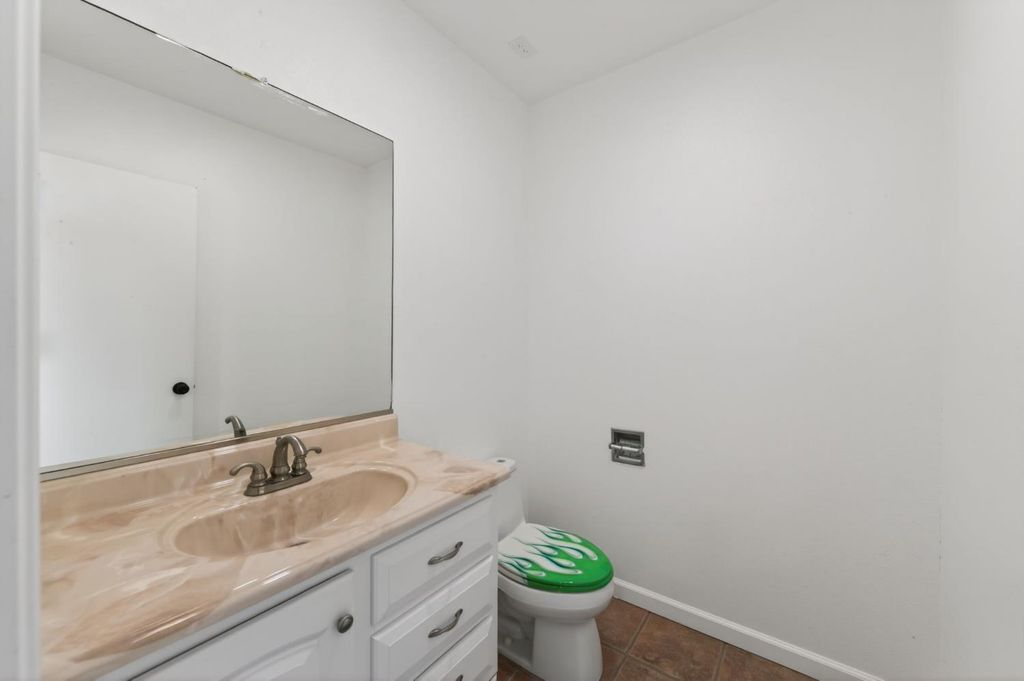 Image 36 of property listing at 16564 Monreal Road, Madera, CA 93636