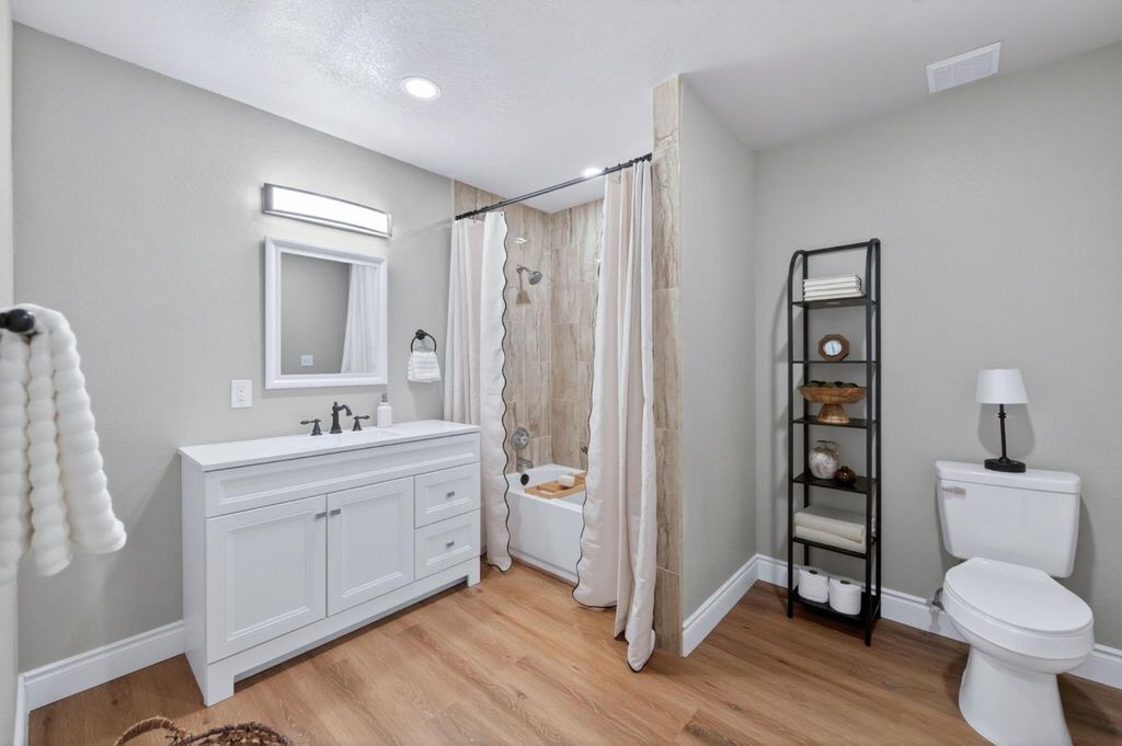 Image 43 of property listing at 16564 Monreal Road, Madera, CA 93636