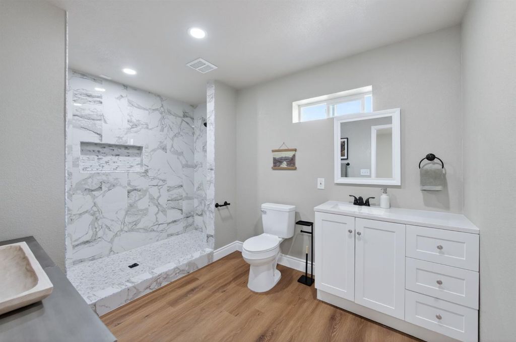 Image 48 of property listing at 16564 Monreal Road, Madera, CA 93636
