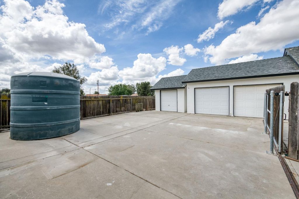 Image 54 of property listing at 16564 Monreal Road, Madera, CA 93636