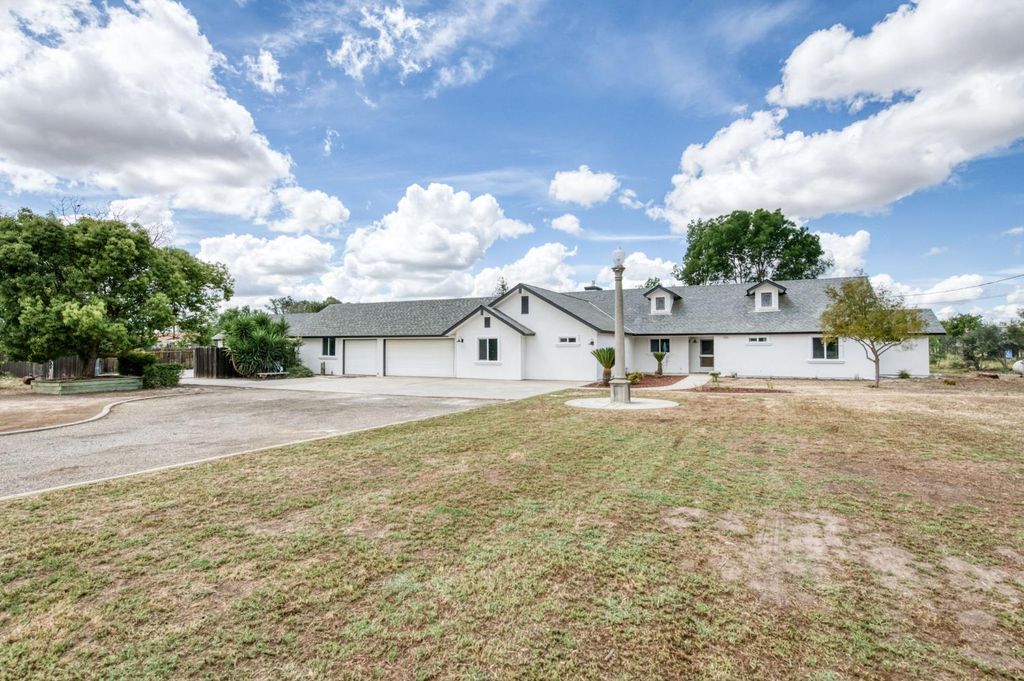 Image 57 of property listing at 16564 Monreal Road, Madera, CA 93636