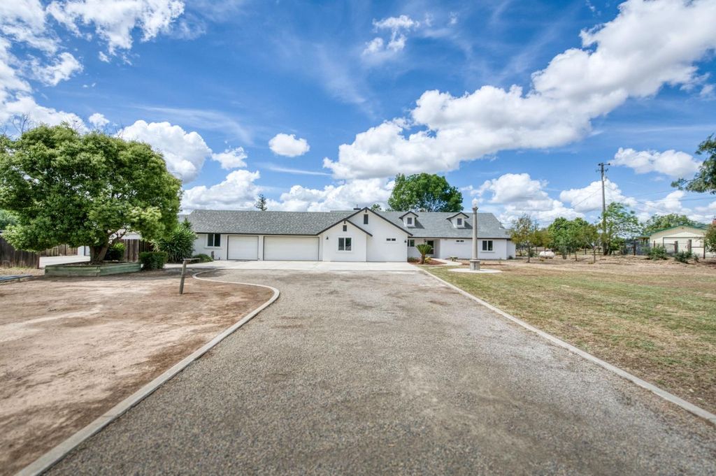 Image 59 of property listing at 16564 Monreal Road, Madera, CA 93636