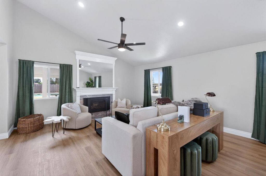 Image 9 of property listing at 16564 Monreal Road, Madera, CA 93636
