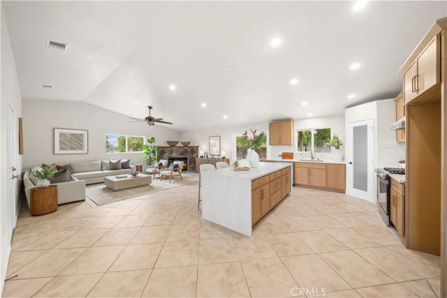 291 Hillandale Court, Riverside, CA 92507