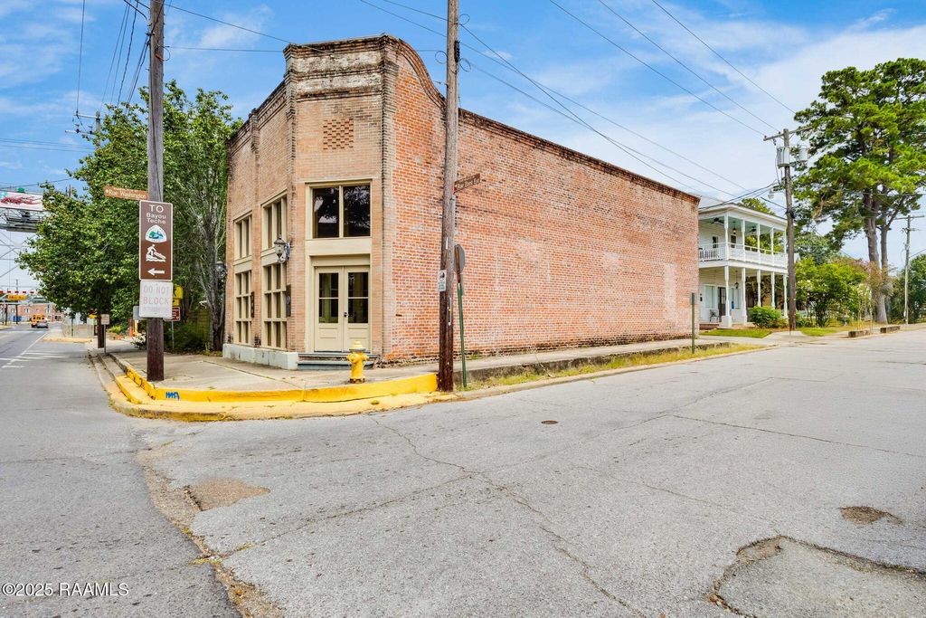 300 E Bridge Street, Breaux Bridge, LA 70517