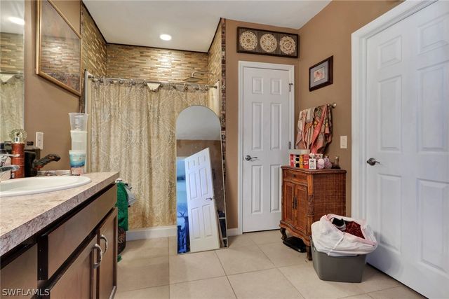 3440 Acapulco CIR, Cape Coral, FL 33909