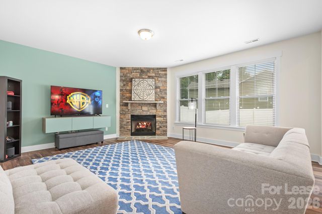 10008 Michael Crossing Drive, Charlotte, NC 28213