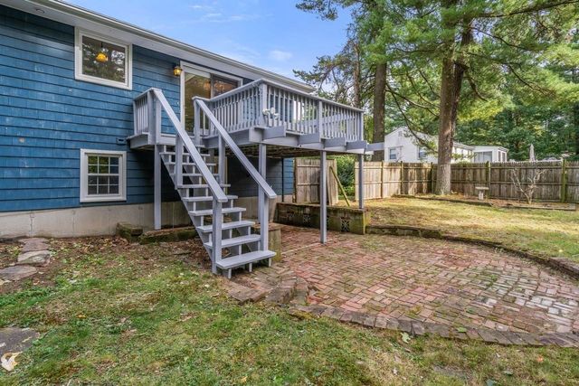 10 Millbrook Dr, Plainville, MA 02762