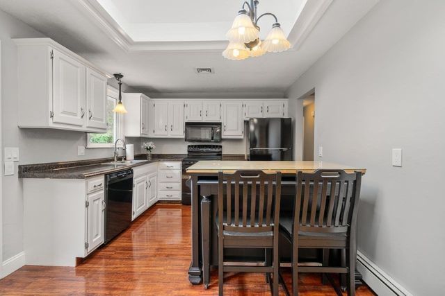 10 Millbrook Dr, Plainville, MA 02762