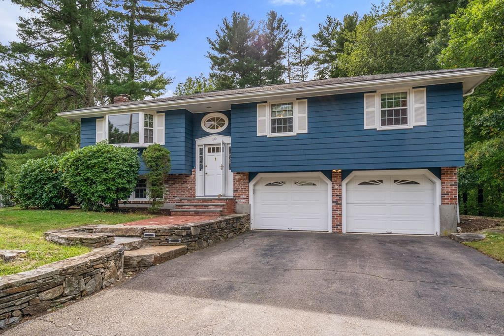 10 Millbrook Dr, Plainville, MA 02762