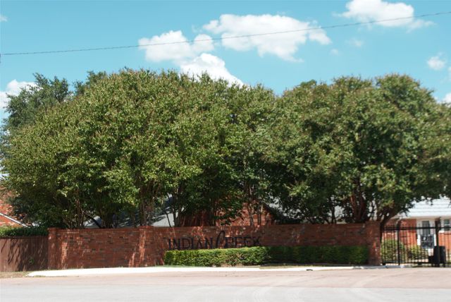1349 Roaring Springs Road, Fort Worth, TX 76114