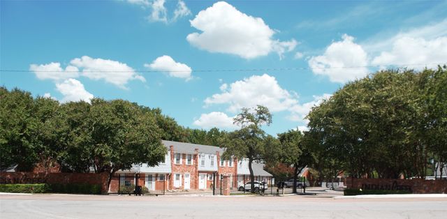 1349 Roaring Springs Road, Fort Worth, TX 76114