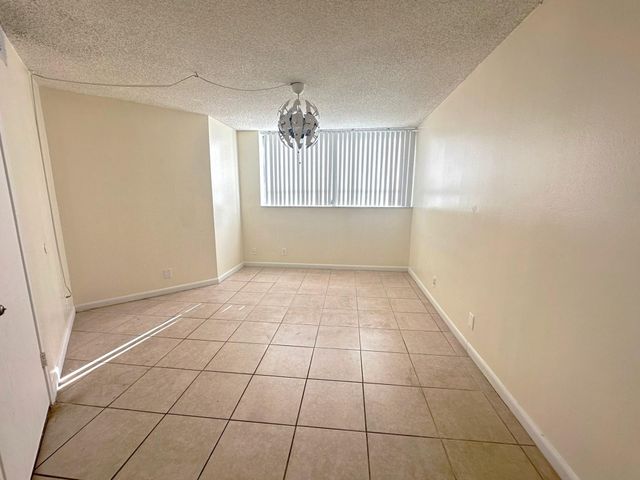 1850 N Congress Ave 208, West Palm Beach, FL 33401