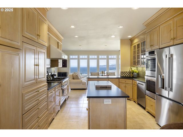 29920 NANTUCKET Dr, Pacific City, OR 97135