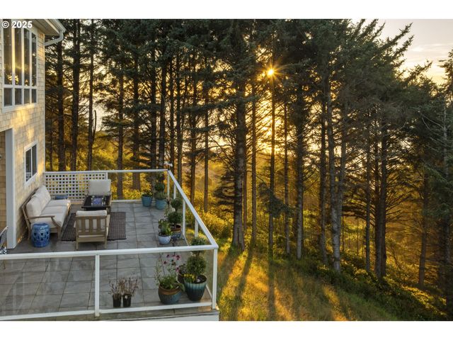 29920 NANTUCKET Dr, Pacific City, OR 97135