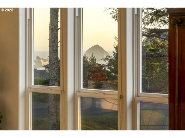 29920 NANTUCKET Dr, Pacific City, OR 97135