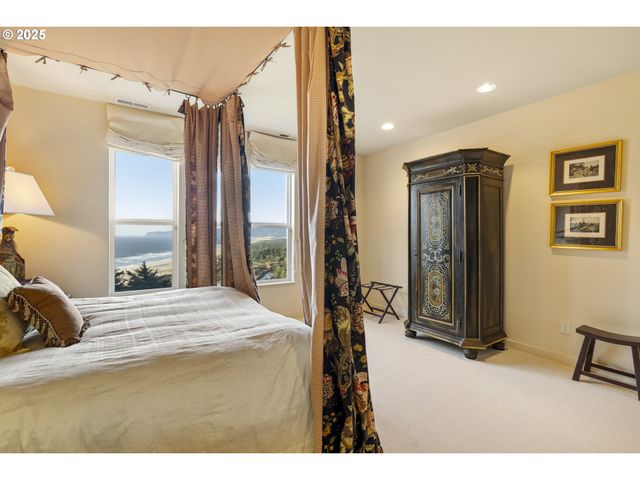 29920 NANTUCKET Dr, Pacific City, OR 97135