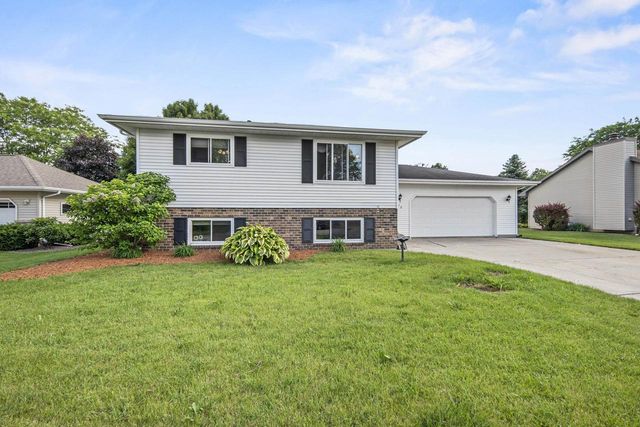 713 STONE GATE DRIVE, Kimberly, WI 54136
